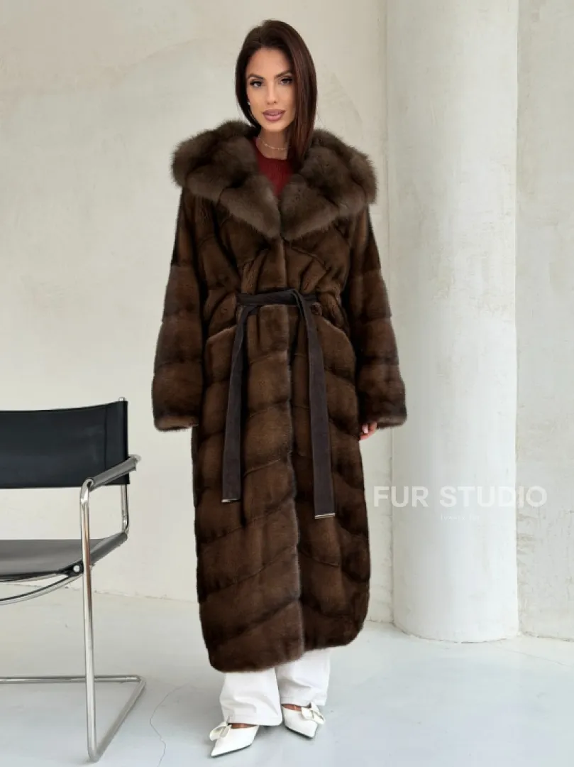 Норковая шуба цвета «орех» с капюшоном из куницы - фото 8