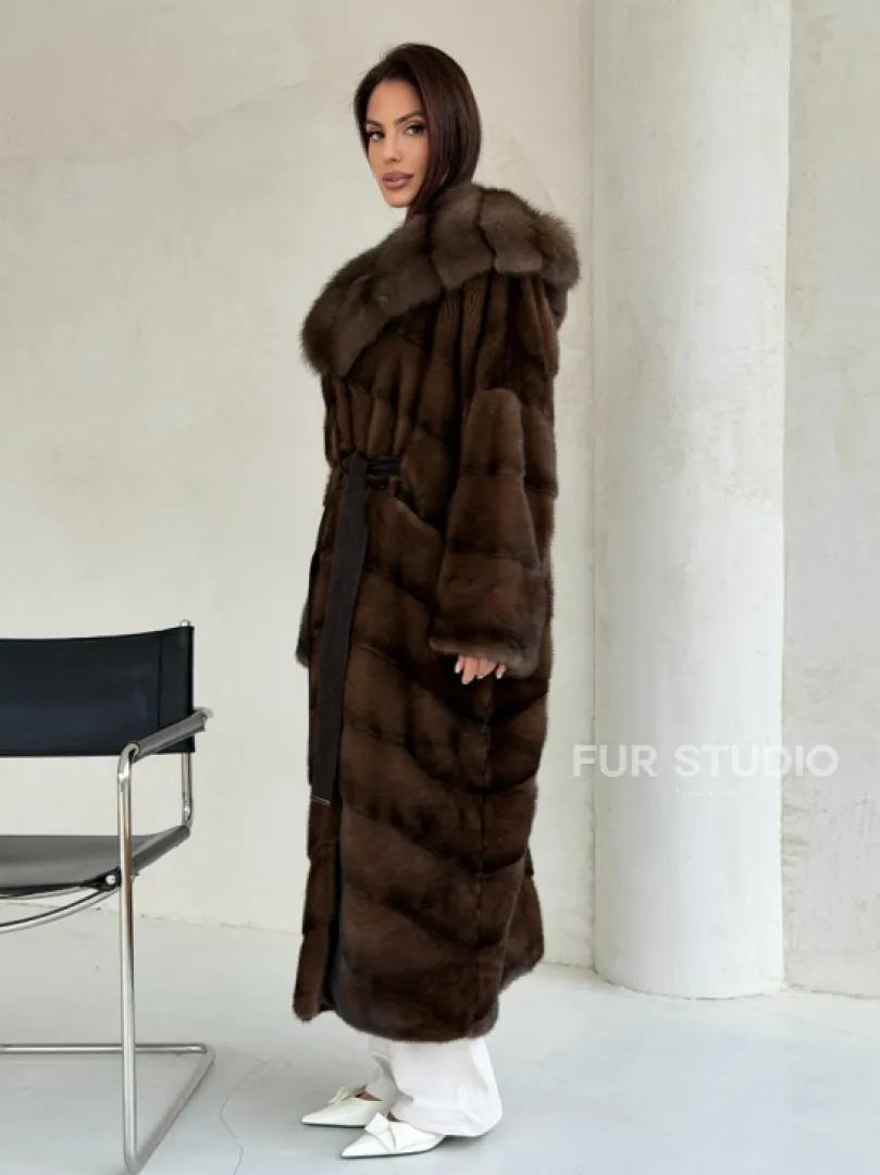 Норковая шуба цвета «орех» с капюшоном из куницы - фото 7