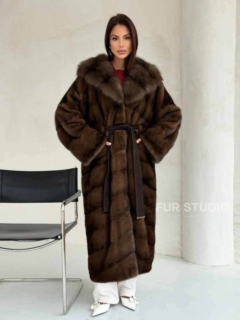 Норковая шуба цвета «орех» с капюшоном из куницы - фото 0
