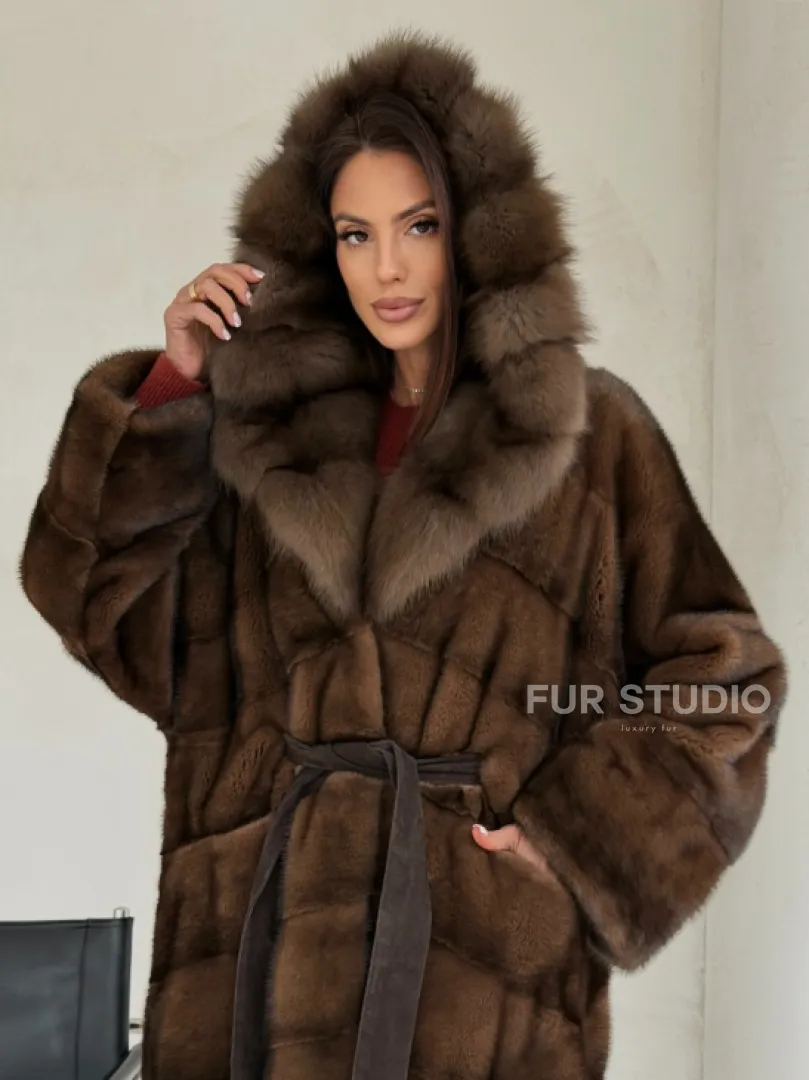 Норковая шуба цвета «орех» с капюшоном из куницы - фото 9