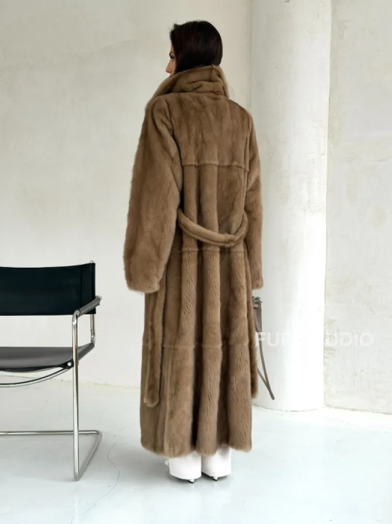 Прямая норковая шуба с меховым поясом