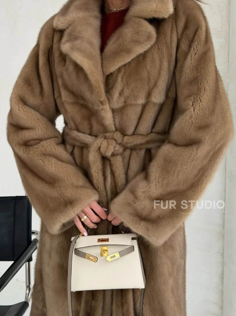 Прямая норковая шуба с меховым поясом