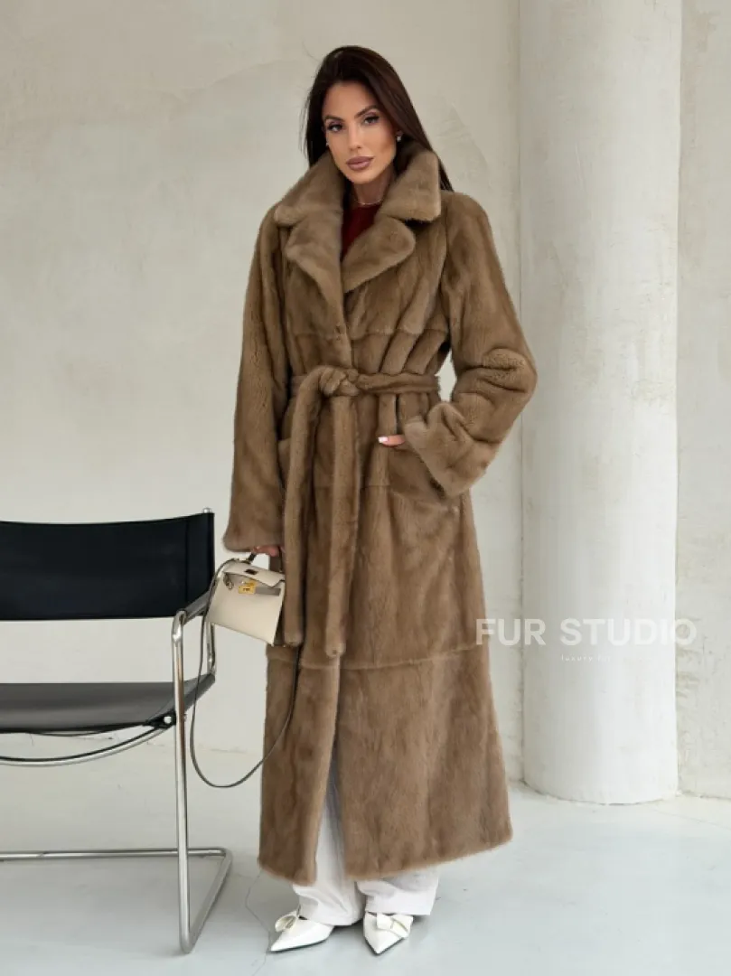 Прямая норковая шуба с меховым поясом