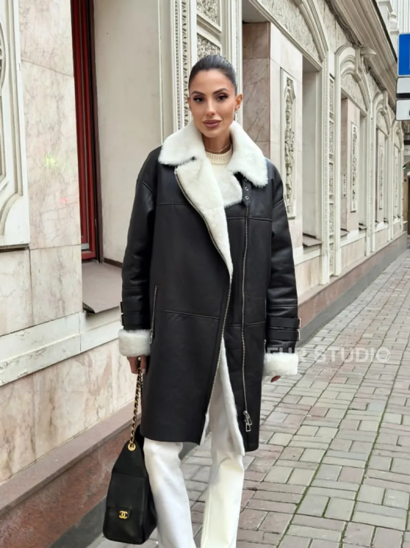 Дубленка авиатор длинная на белой овчине - фото 9