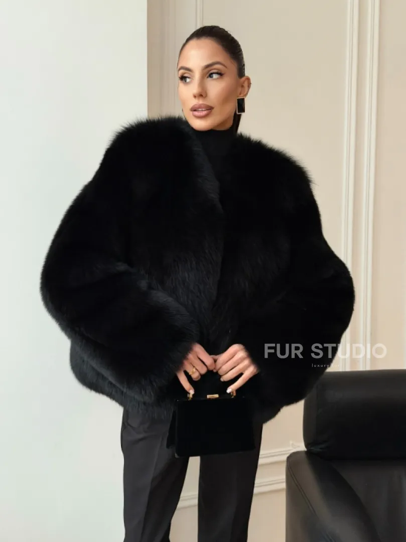 Черная короткая шуба из песца