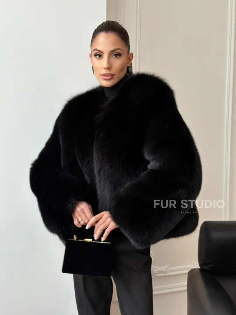 Черная короткая шуба из песца