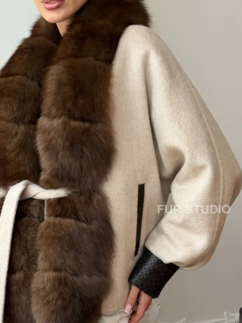 Женское шерстяное полупальто с мехом - фото 4