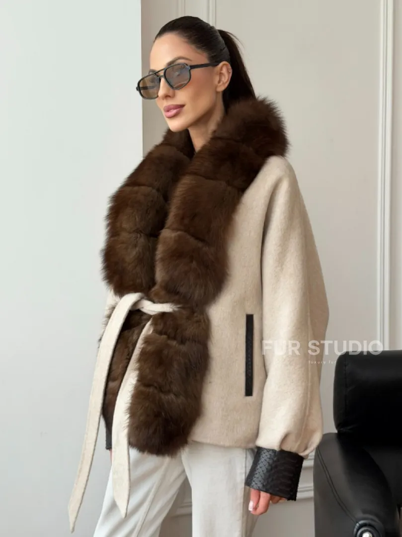 Женское шерстяное полупальто с мехом - фото 11