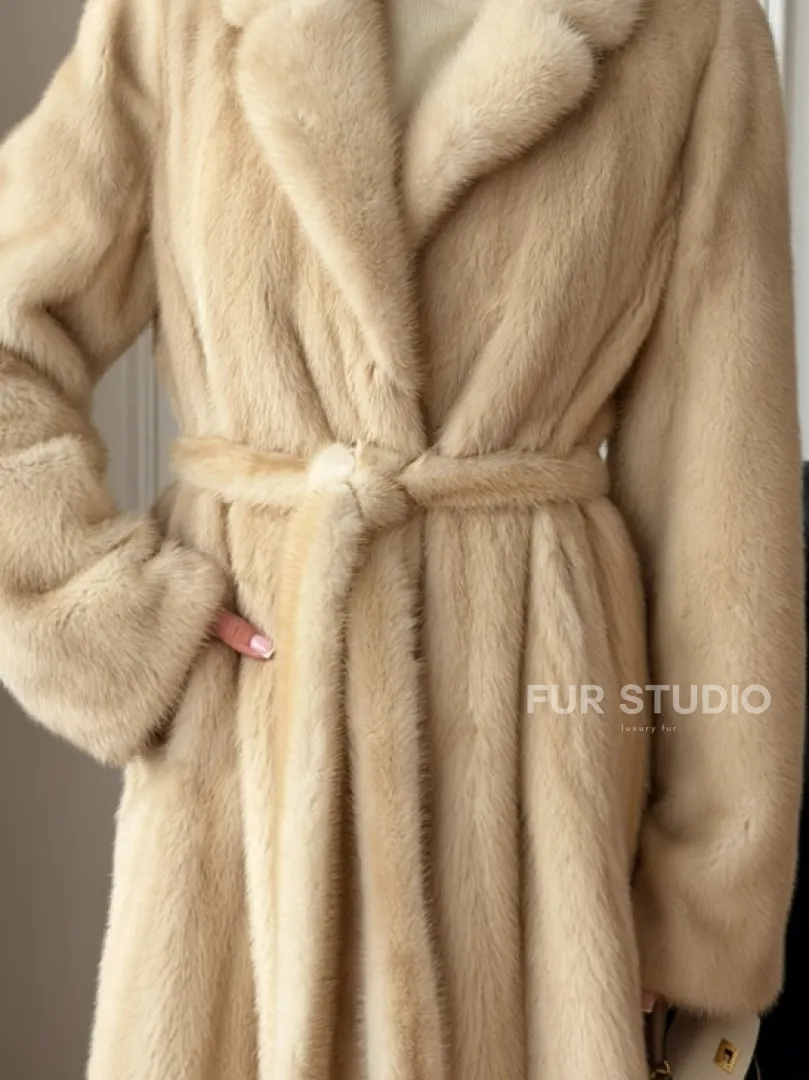 Длинная норковая шуба в натуральном цвете пастель