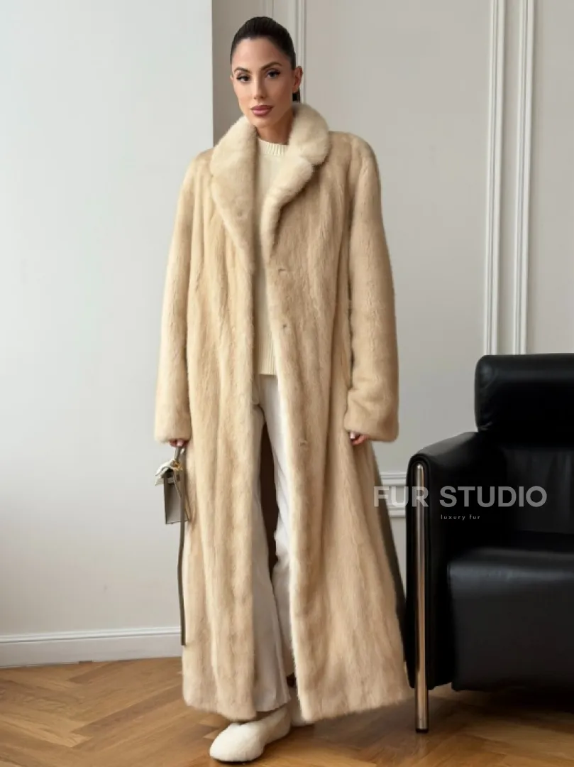 Длинная норковая шуба в натуральном цвете пастель