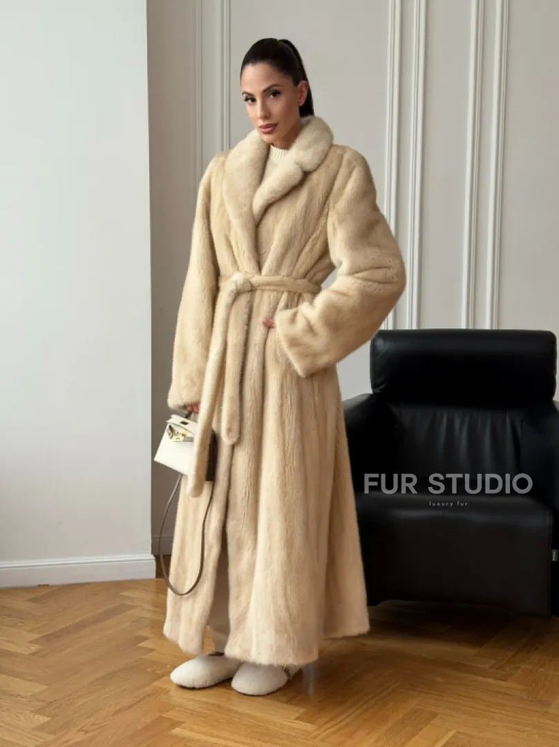 Длинная норковая шуба в натуральном цвете пастель