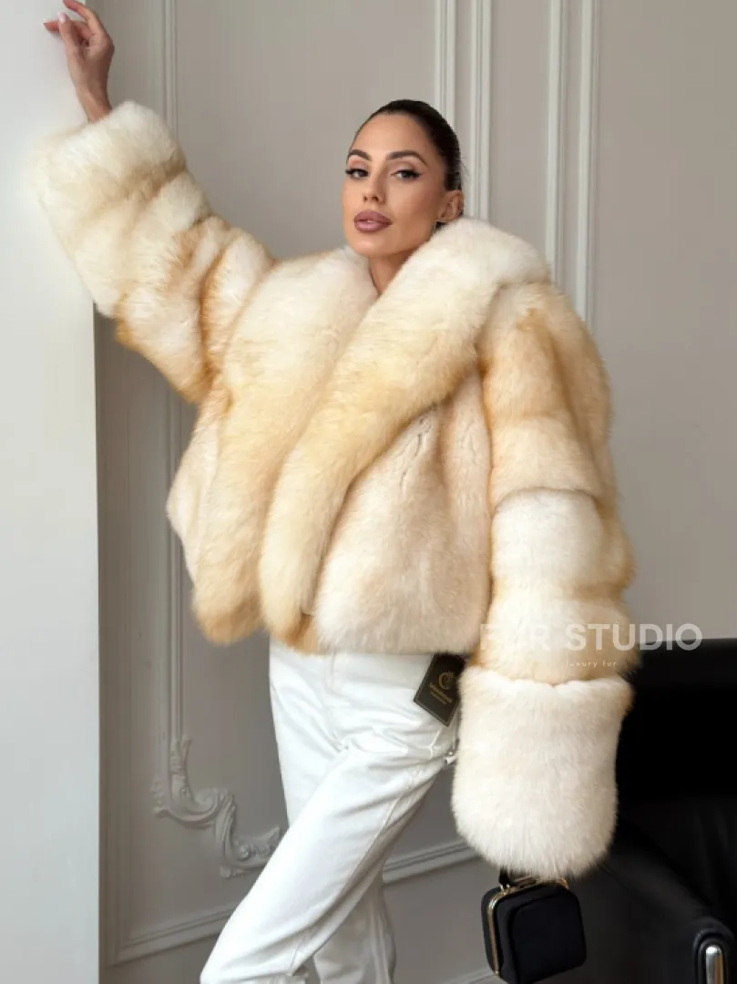 Шуба короткая из меха финского песца