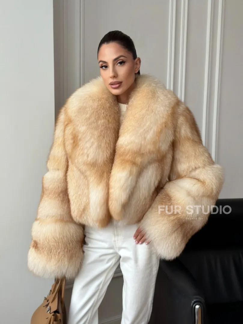 Полушубок-кроп с шалевым воротником из меха песца - фото 10