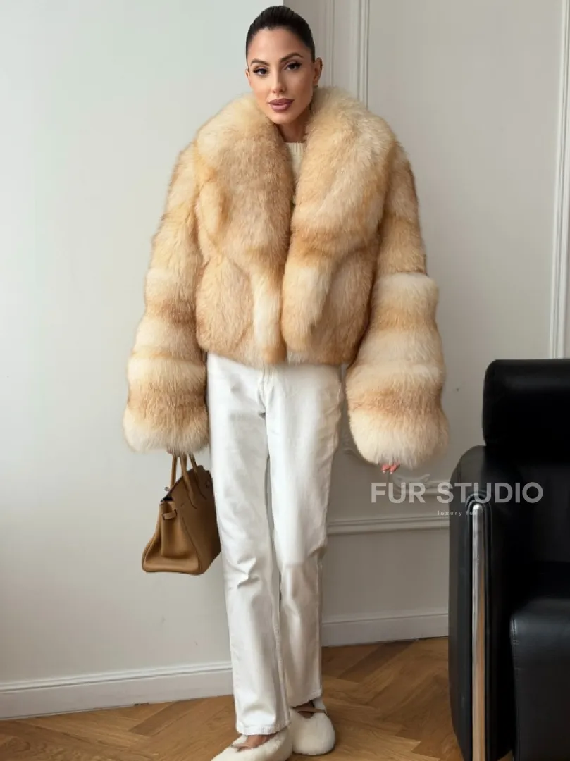 Полушубок-кроп с шалевым воротником из меха песца