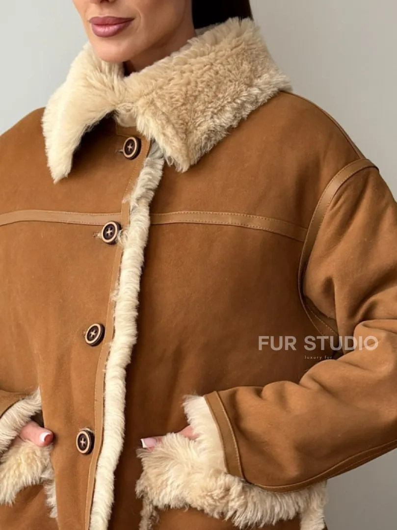 Двухсторонняя женская замшевая дубленка - фото 3