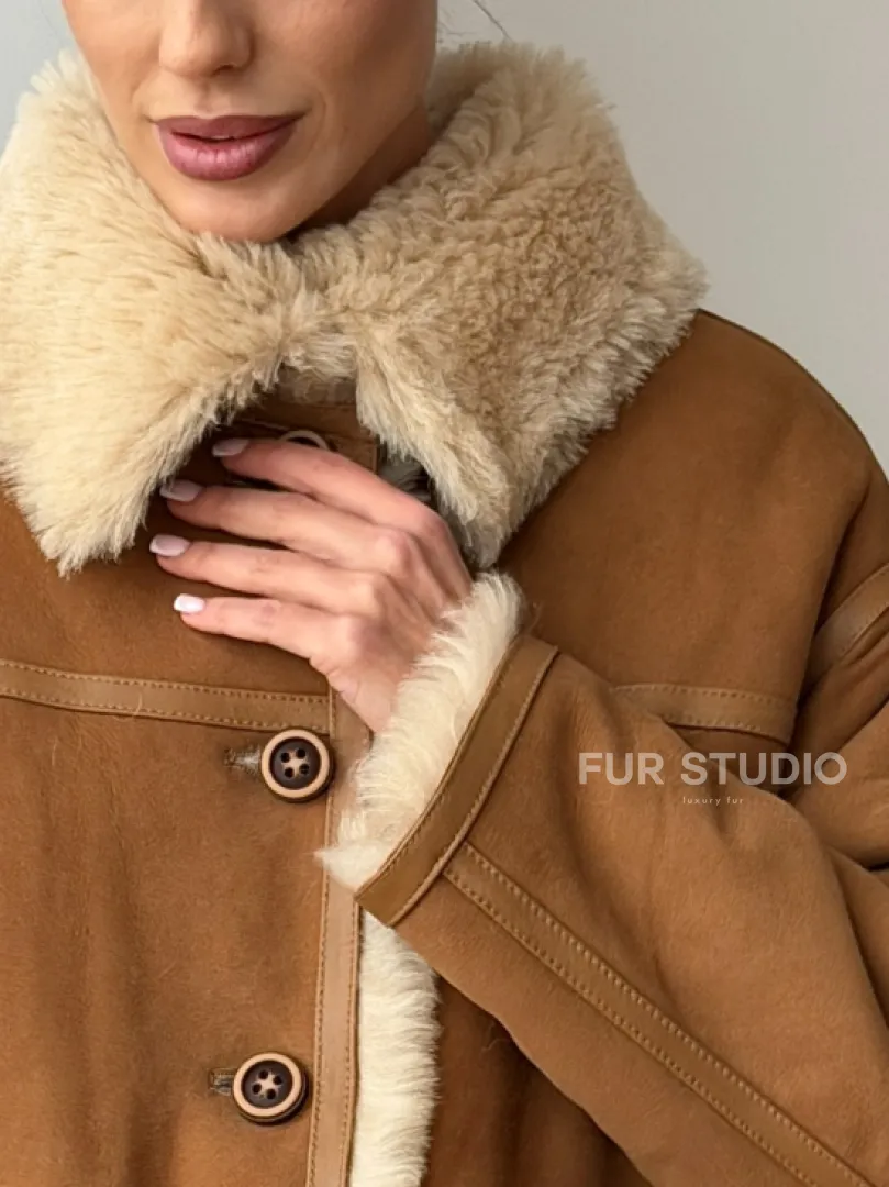 Двухсторонняя женская замшевая дубленка - фото 1