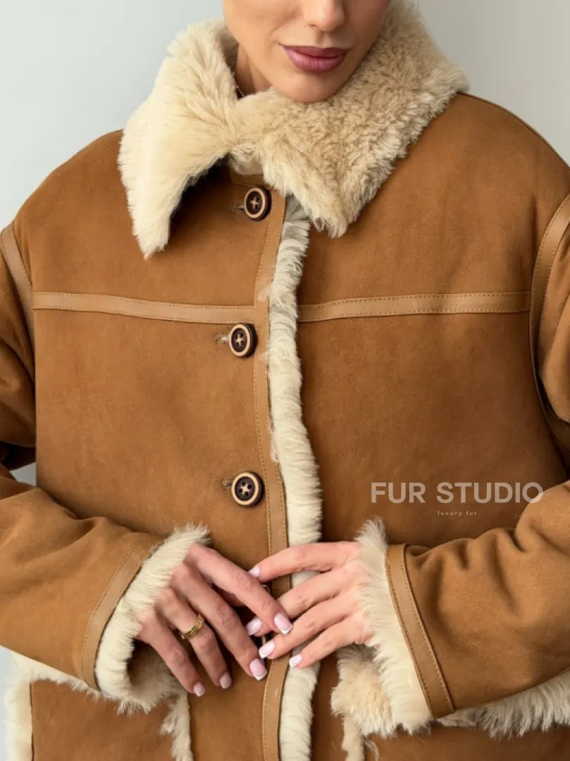 Двухсторонняя женская замшевая дубленка - фото 2