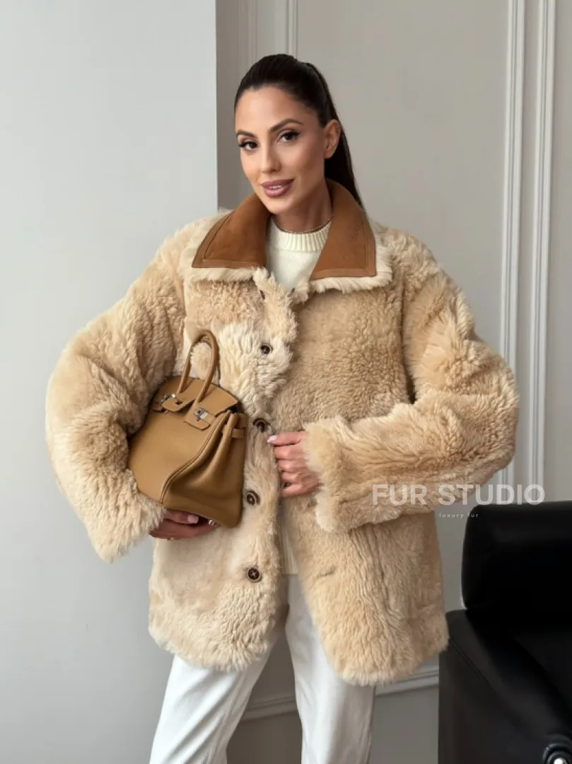 Двухсторонняя женская замшевая дубленка - фото 14