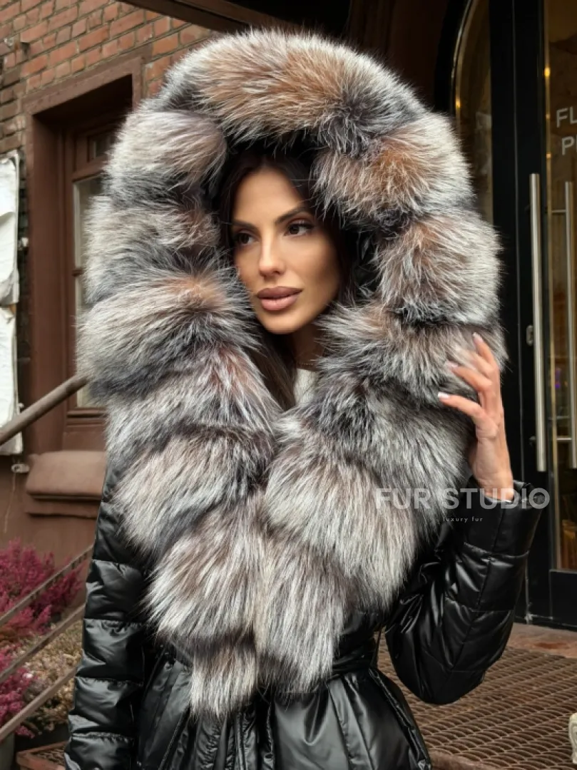 Чёрное пуховое пальто с меховым капюшоном из чернобурки - фото 5