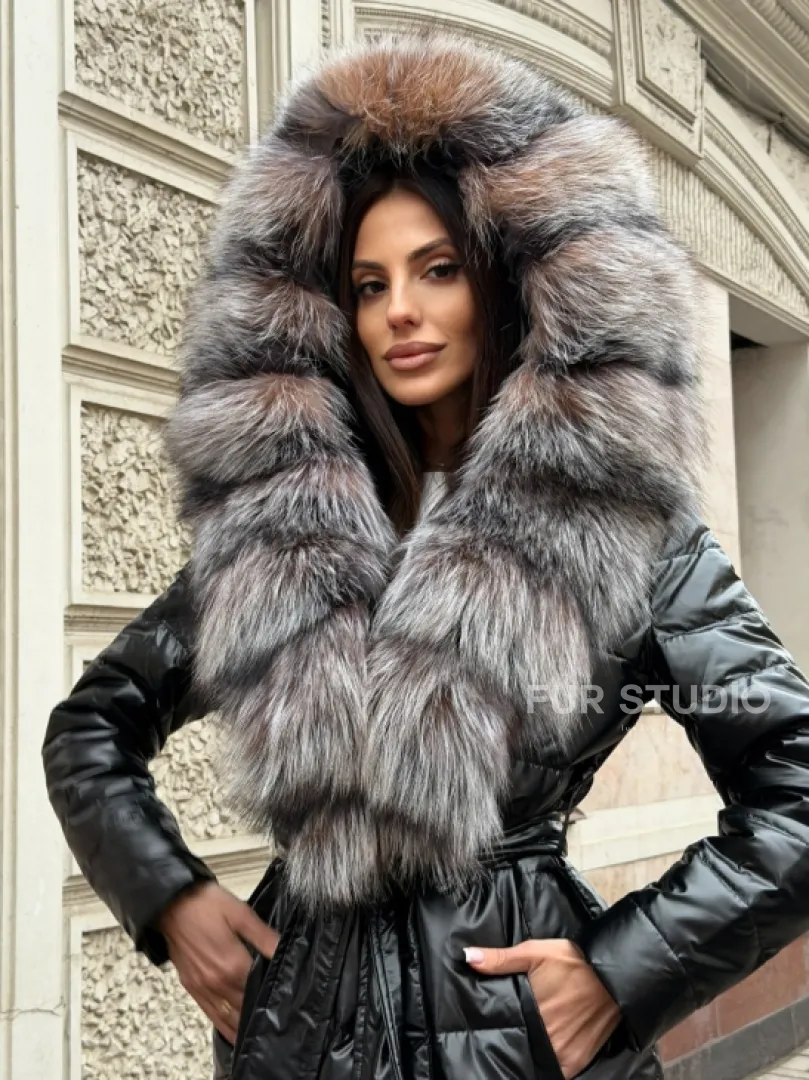 Чёрное пуховое пальто с меховым капюшоном из чернобурки - фото 6