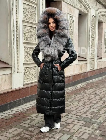 Чёрное пуховое пальто с меховым капюшоном из чернобурки - фото 17