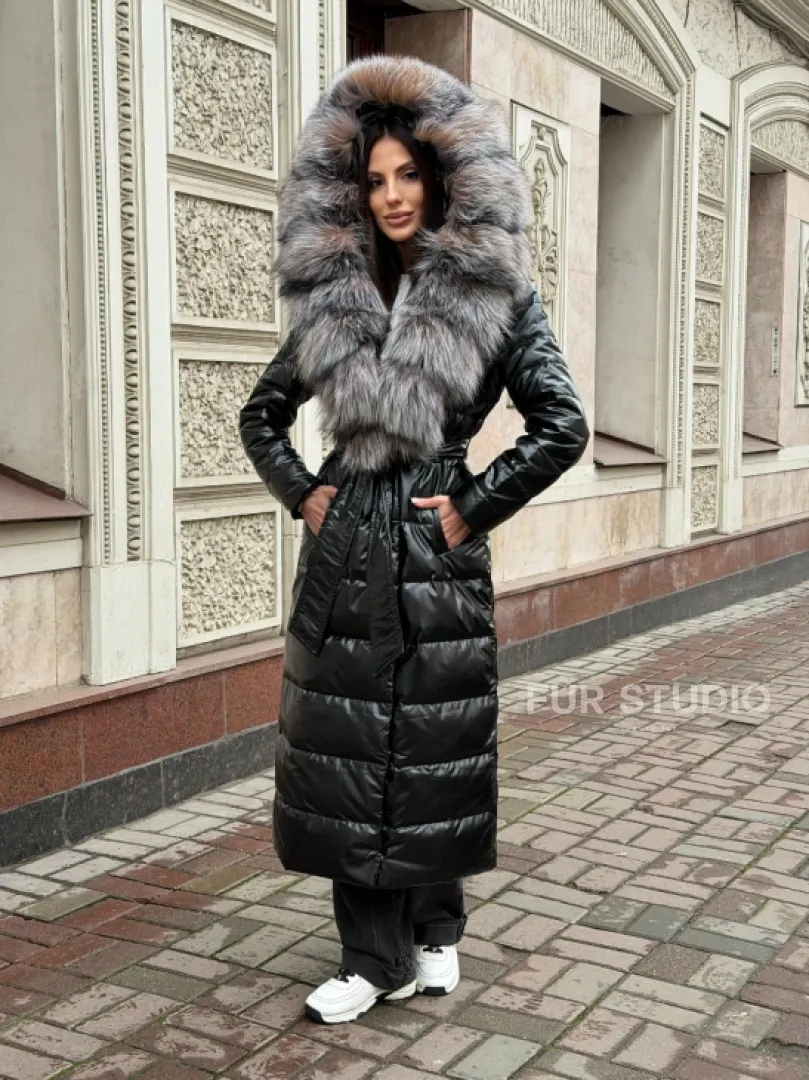 Чёрное пуховое пальто с меховым капюшоном из чернобурки - фото 17