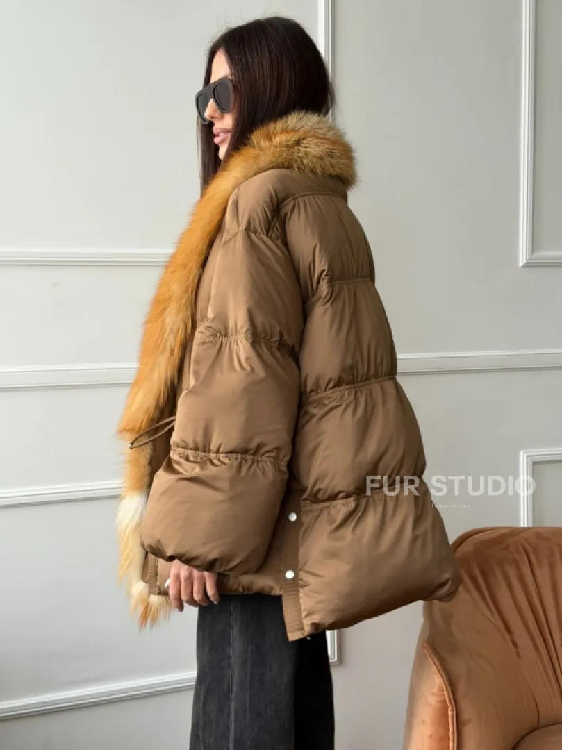 Женский пуховик оверсайз с мехом лисы