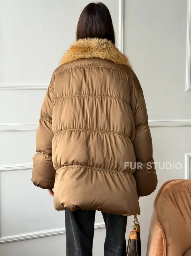 Женский пуховик оверсайз с мехом лисы