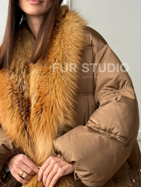 Женский пуховик оверсайз с мехом лисы - фото 1