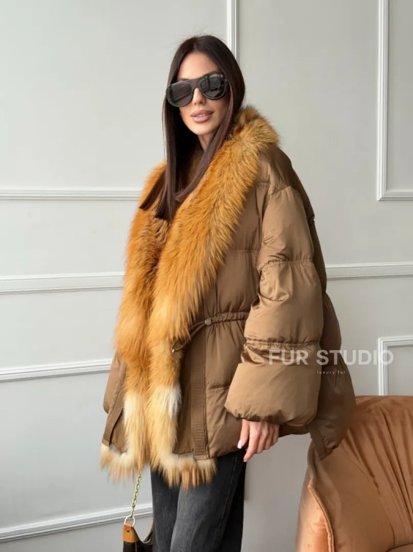 Женский пуховик оверсайз с мехом лисы