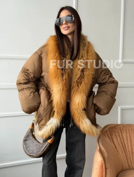 Женский пуховик оверсайз с мехом лисы - фото 9
