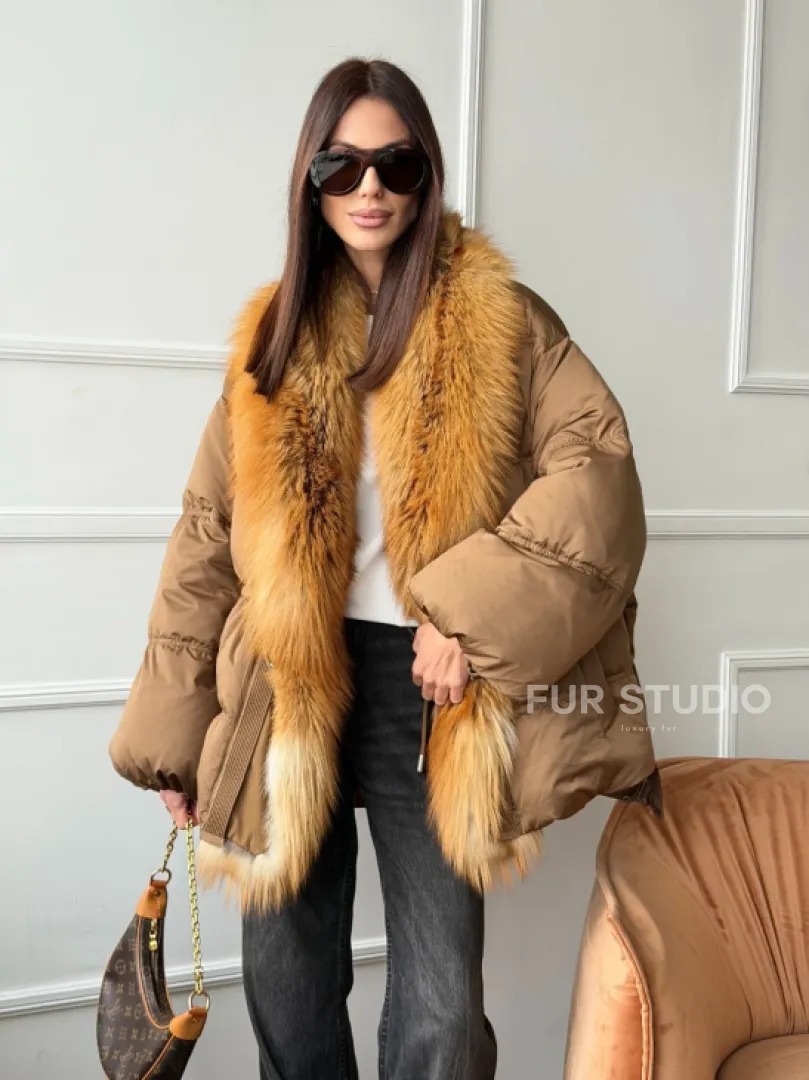 Женский пуховик оверсайз с мехом лисы