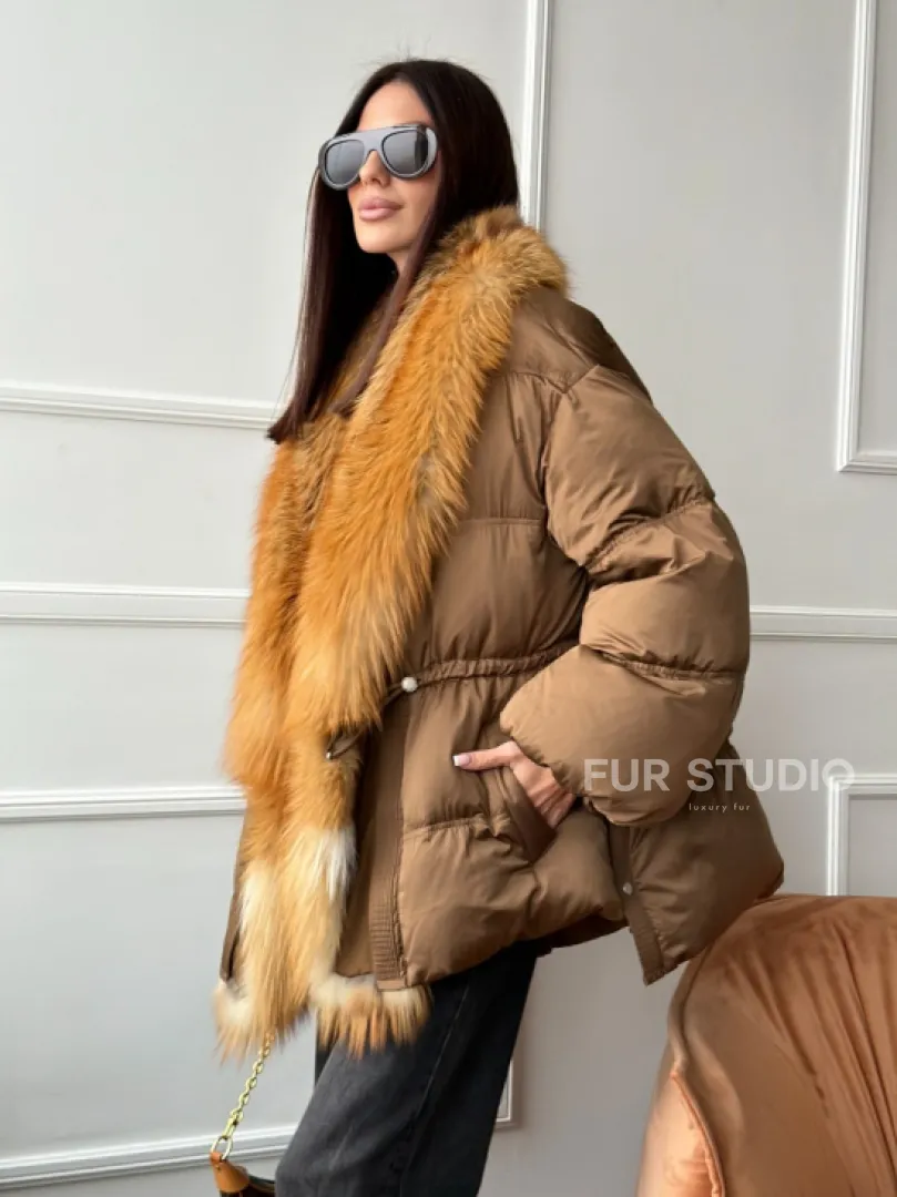 Женский пуховик оверсайз с мехом лисы