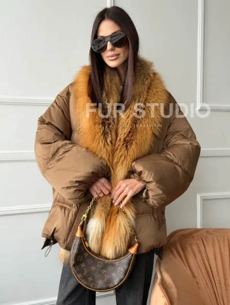 Женский пуховик оверсайз с мехом лисы - фото 0