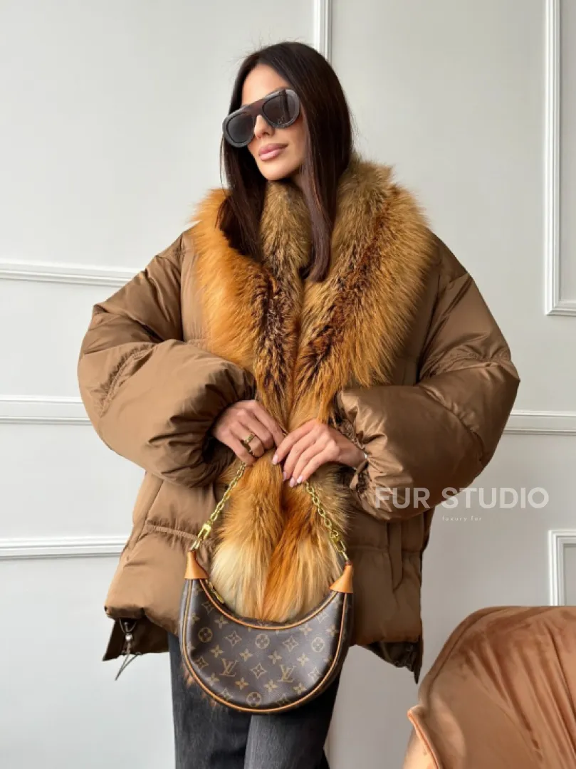 Женский пуховик оверсайз с мехом лисы