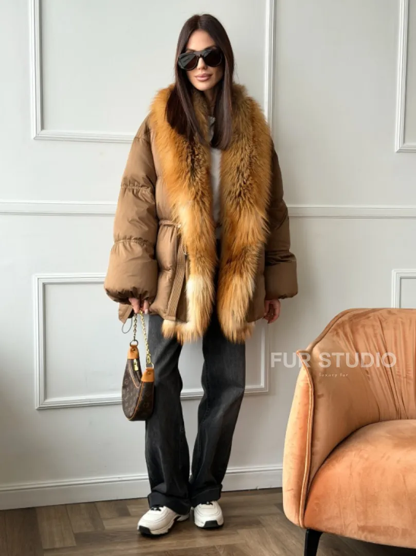 Женский пуховик оверсайз с мехом лисы