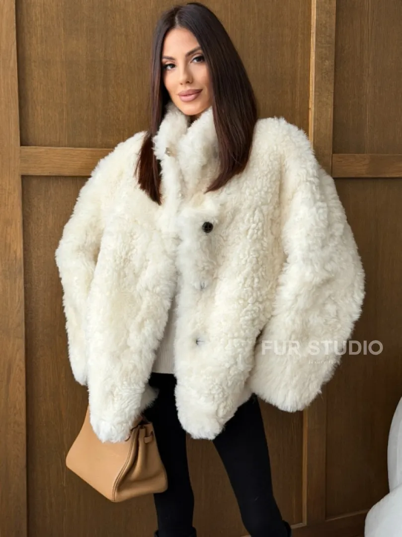 Светлая женская двухсторонняя дубленка