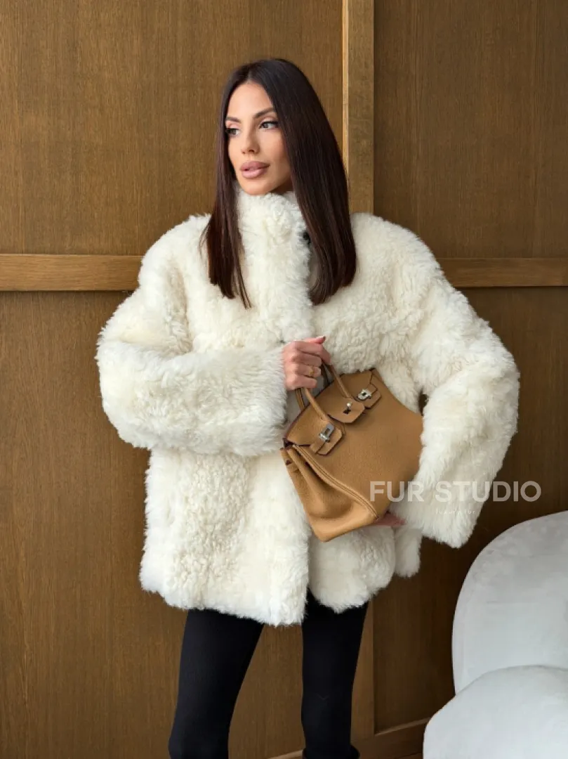 Светлая женская двухсторонняя дубленка - фото 14