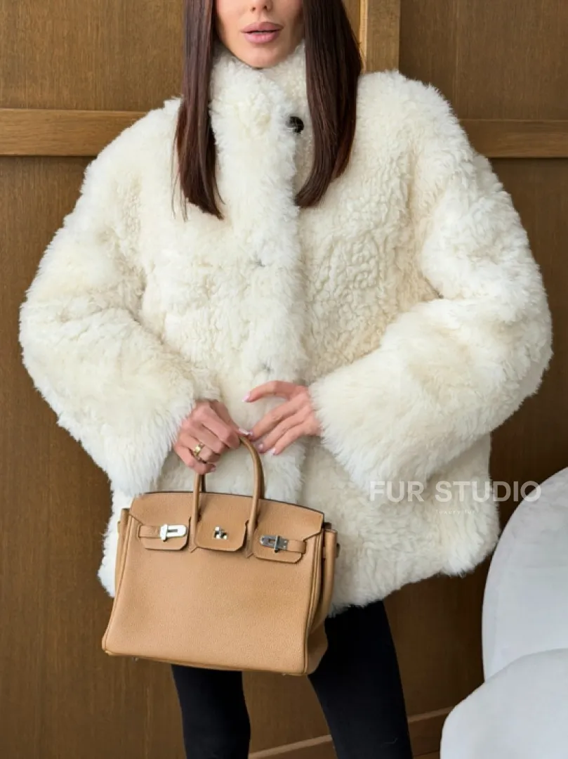 Светлая женская двухсторонняя дубленка - фото 4