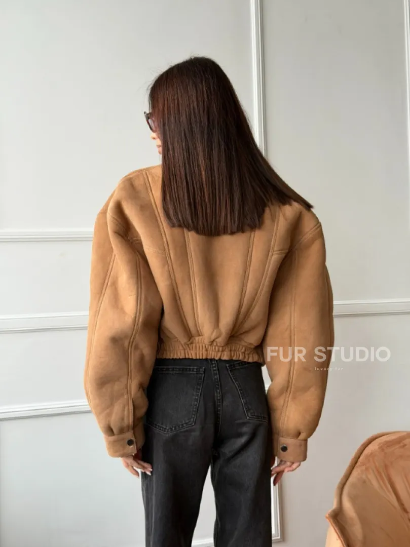 Зимняя женская дубленка - бомбер