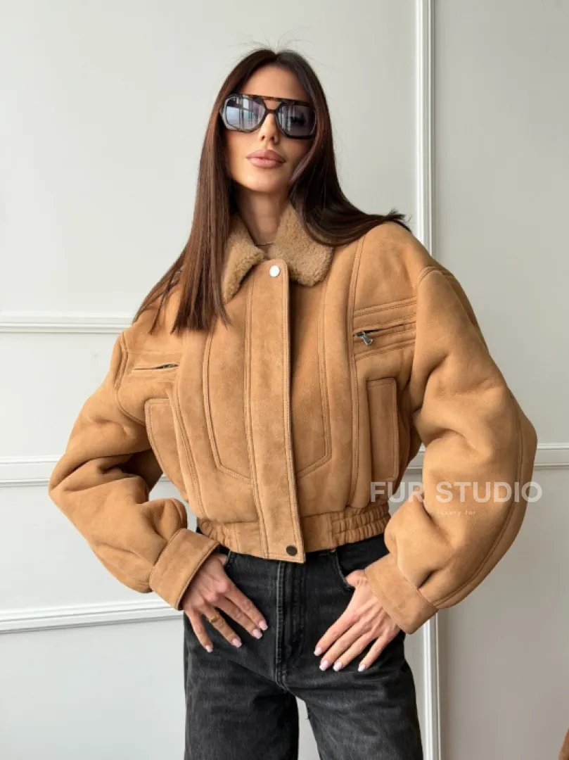 Зимняя женская дубленка - бомбер