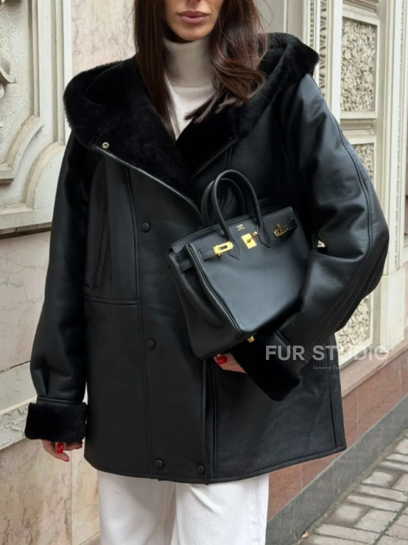 Женская дубленка с капюшоном