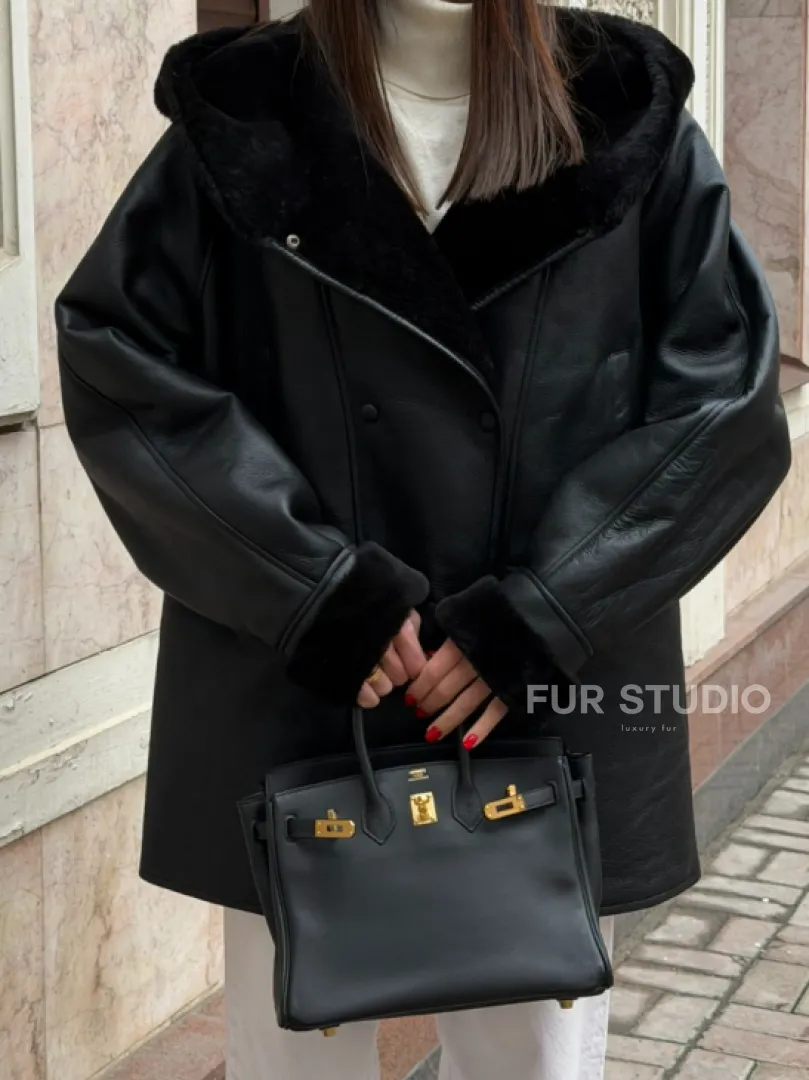 Женская дубленка с капюшоном - фото 2