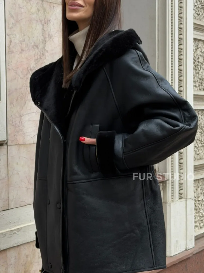 Женская дубленка с капюшоном