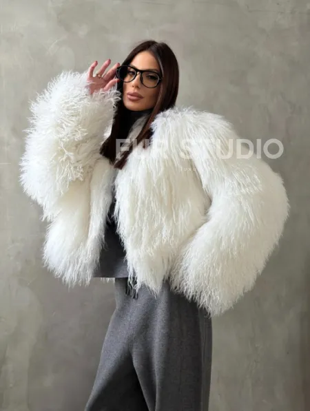 Белая кроп-шуба из меха ламы - фото 13