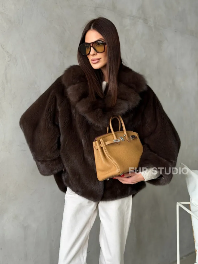 Короткий норковый жакет с воротником из куницы - фото 15