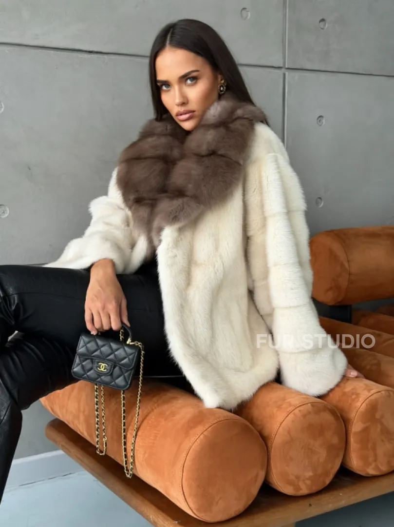 Норковая шуба с отделкой на воротнике из куницы - фото 0