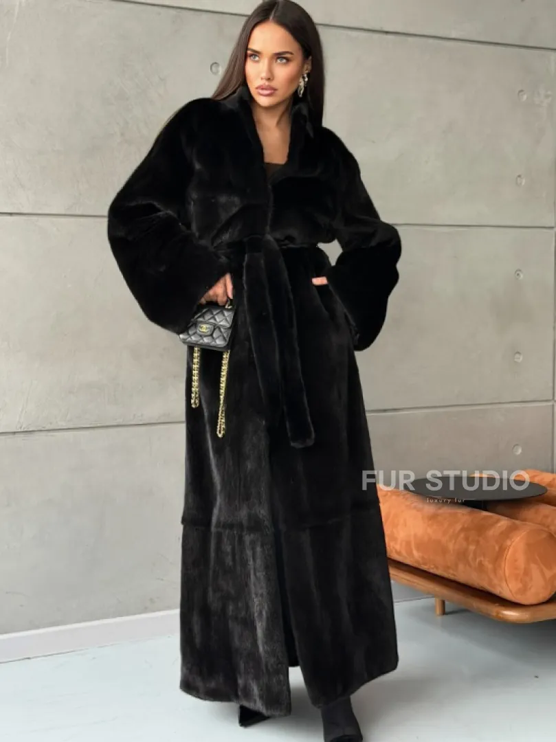 Длинная черная шуба из меха норки Saga furs