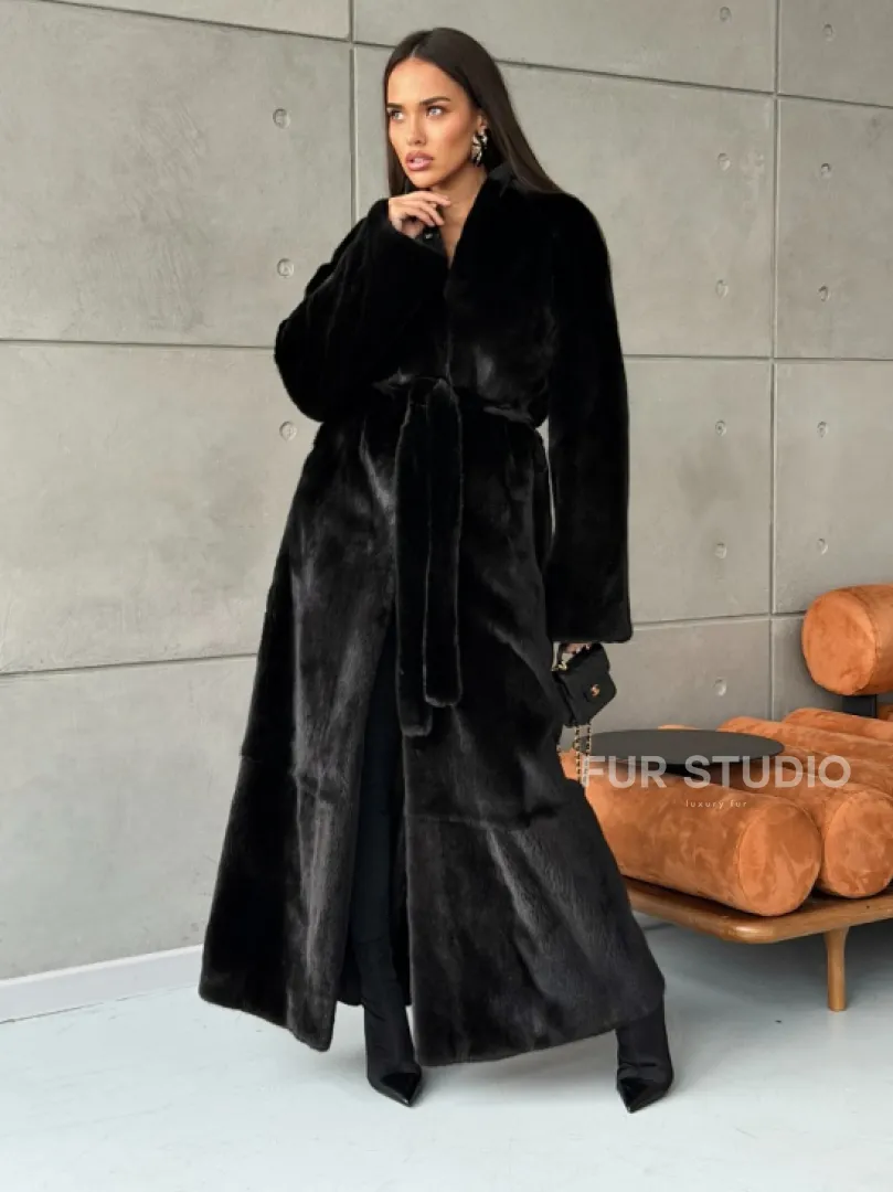 Длинная черная шуба из меха норки Saga furs