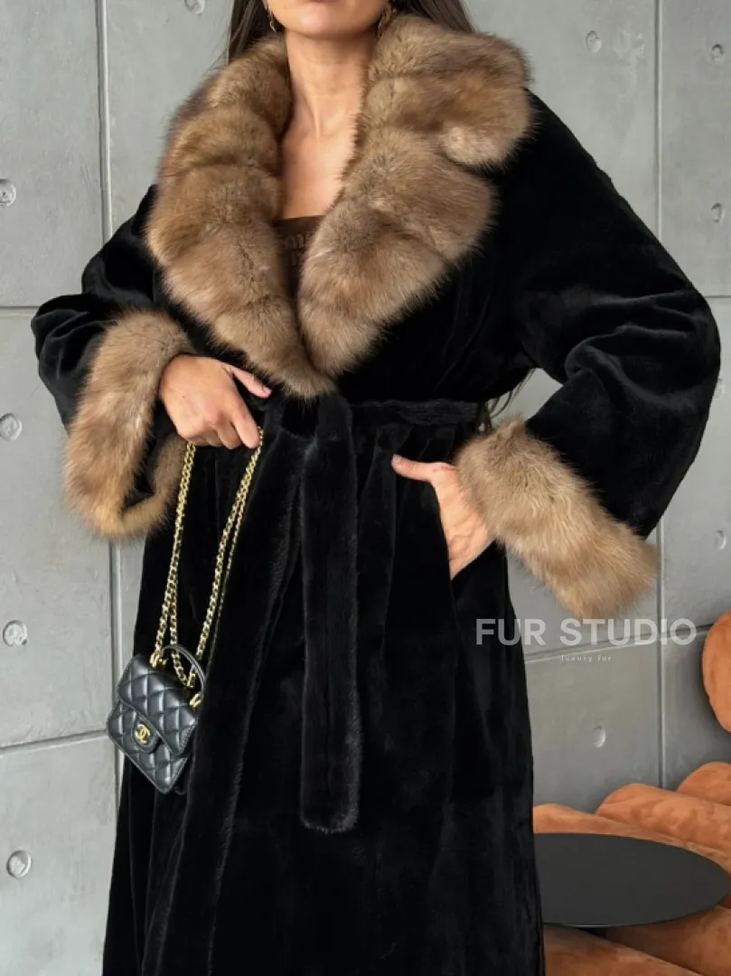 Шуба из чёрной стриженой норки, воротник и манжеты из куницы - фото 3